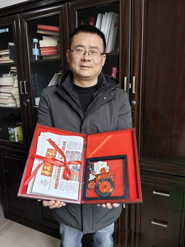 摄影爱好者兰自涛：“华西|尊龙凯时ag旗舰厅官网客服都市报是